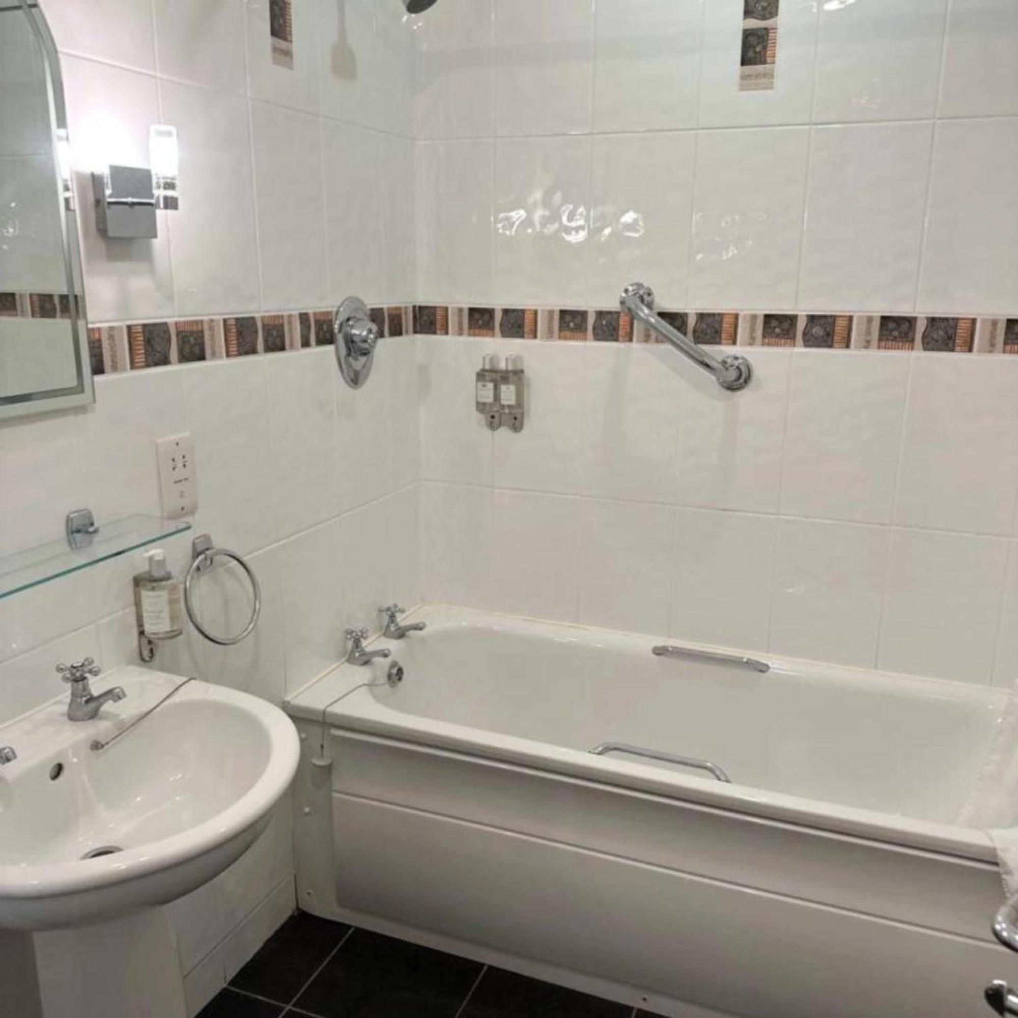 Spacious 2 Bedroom Apartment In Killarney Exterior foto